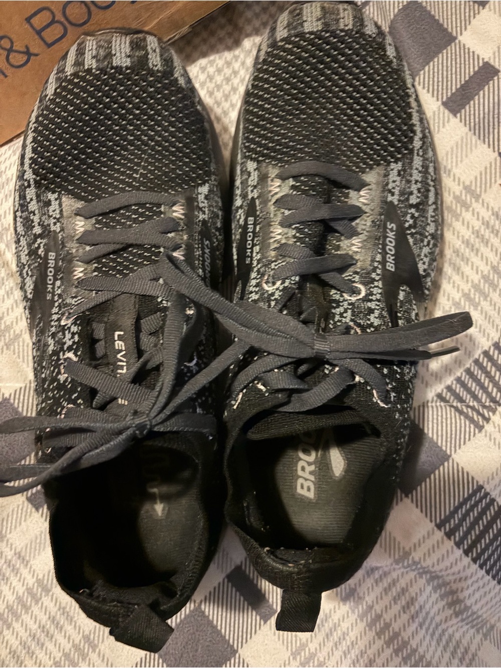 Brooks levitates Women's Black and Gray Knit Running Shoes